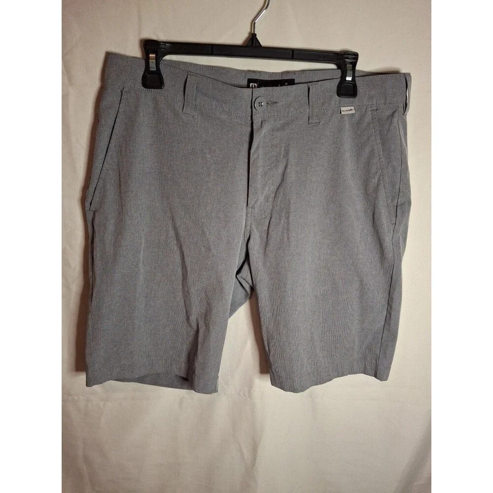 TRAVIS MATHEW Men's Strech Waistband Shorts Ligh Grey Golf Size 32 (1518)